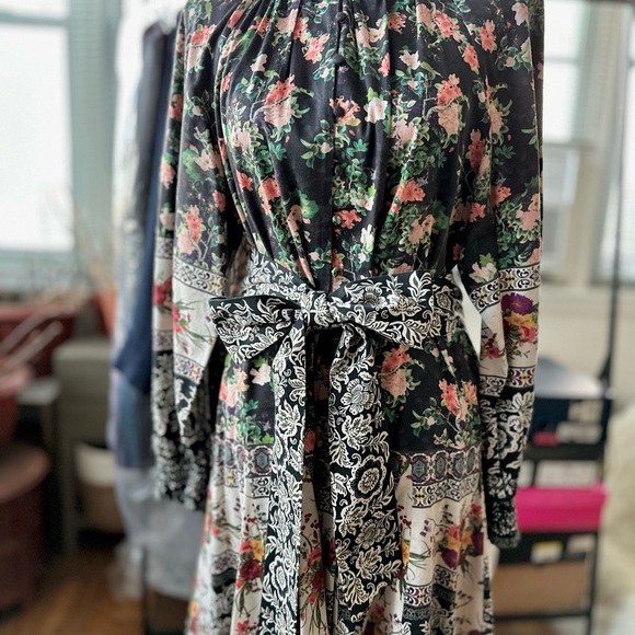 Alice + Olivia | DREAM CASTLE
Mix Print Long Sleeve Cotton Blend Dress - Picture 2 of 15